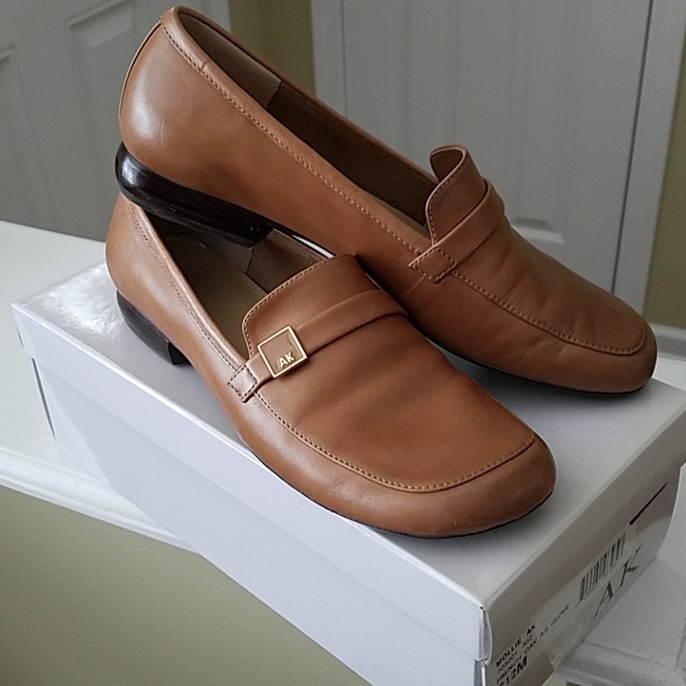EUC Anne Klein small heel/flats size 6 1/2